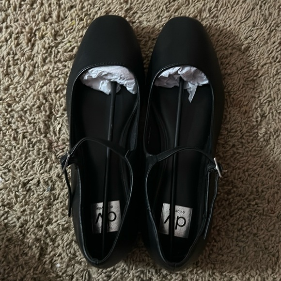 Black flats,very good condition,never worn size 10 - Picture 1 of 4